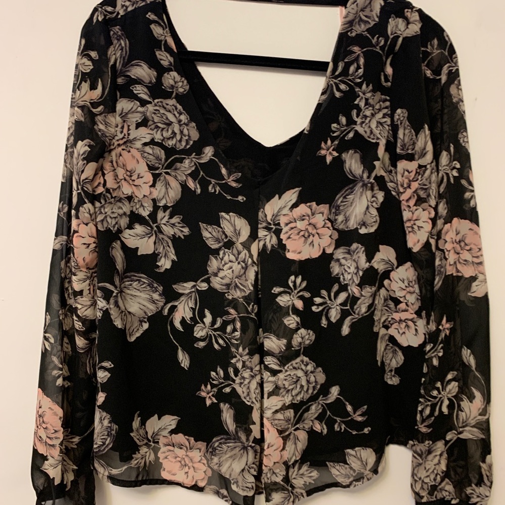 Floral top - Picture 2 of 3